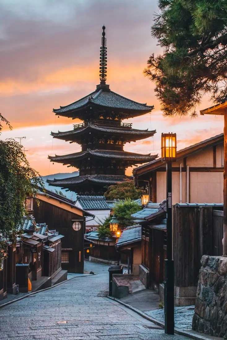 Yasaka Pagoda at dusk, Kyoto
